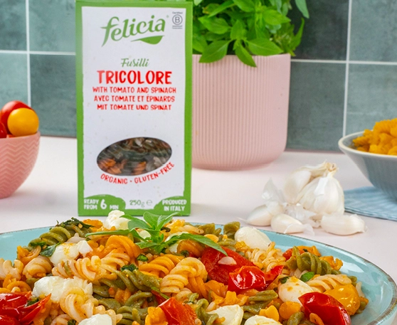  Pasta with Fresh Tomatoes, Mozzarella & Basil (Caprese Style)